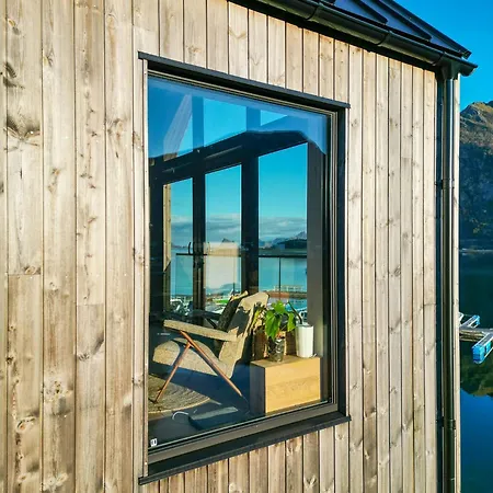 Waterfront House With Panoramic Views In Hébergement de vacances *