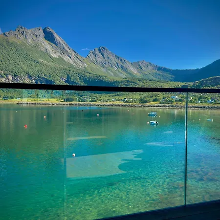 Waterfront House With Panoramic Views In Hébergement de vacances *