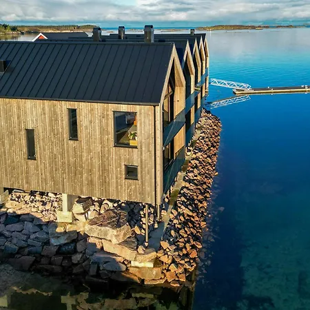Hébergement de vacances Waterfront House With Panoramic Views In *