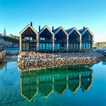 Hébergement de vacances Waterfront House With Panoramic Views In *