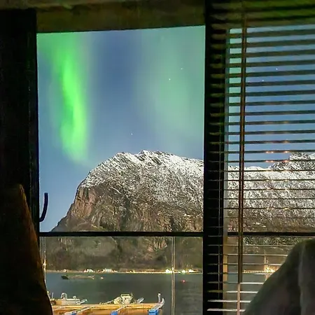 Waterfront House With Panoramic Views In Hébergement de vacances Nordskot